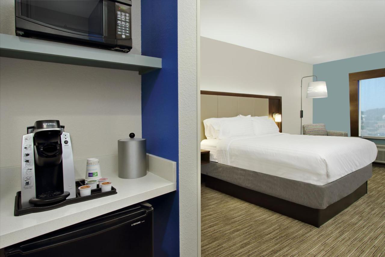 Holiday Inn Express & Suites Columbus North By Ihg Екстер'єр фото