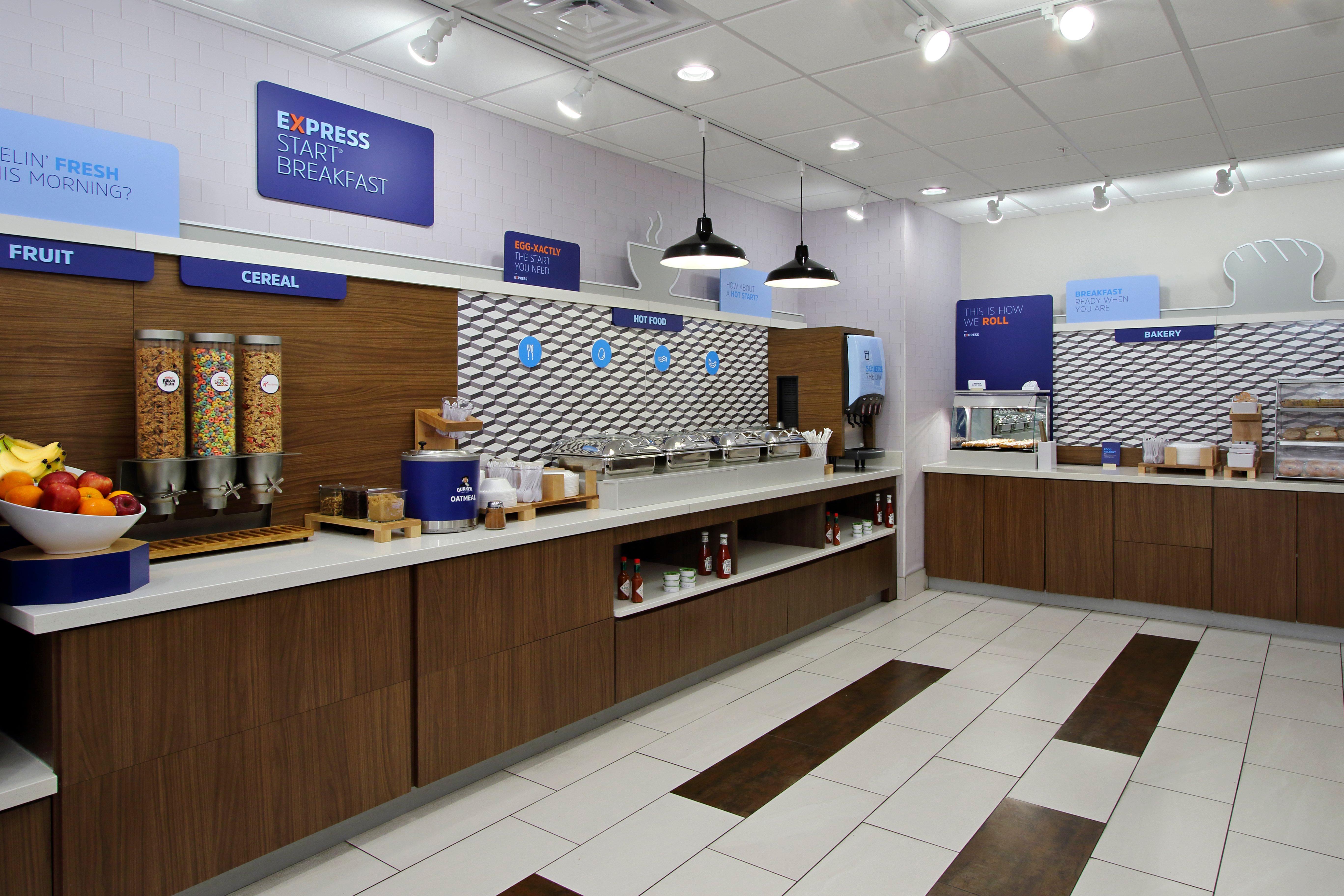 Holiday Inn Express & Suites Columbus North By Ihg Екстер'єр фото
