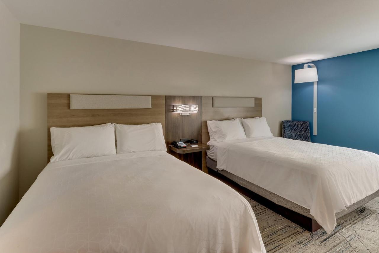 Holiday Inn Express & Suites Columbus North By Ihg Екстер'єр фото
