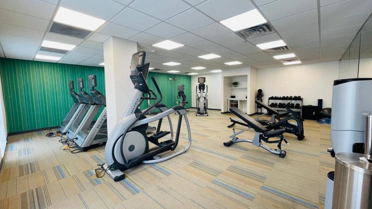 Holiday Inn Express & Suites Columbus North By Ihg Екстер'єр фото
